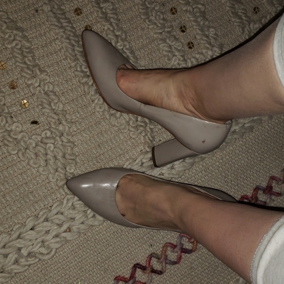 Vince Camuto Gray leather heels shoes size 8.5 - Picture 11 of 12